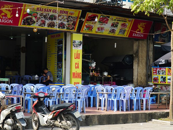 Hà Nội: Quán nhậu đìu hiu vắng khách, thất thu sau Nghị định 100