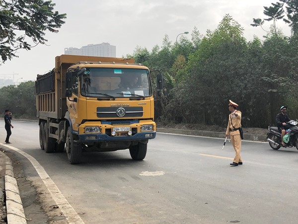 Phát hiện một lái xe dương tính với ma túy trên Đại lộ Thăng Long