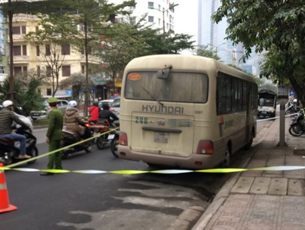 Hà Nội: Tài xế đột tử trên chiếc xe phục vụ lễ tang