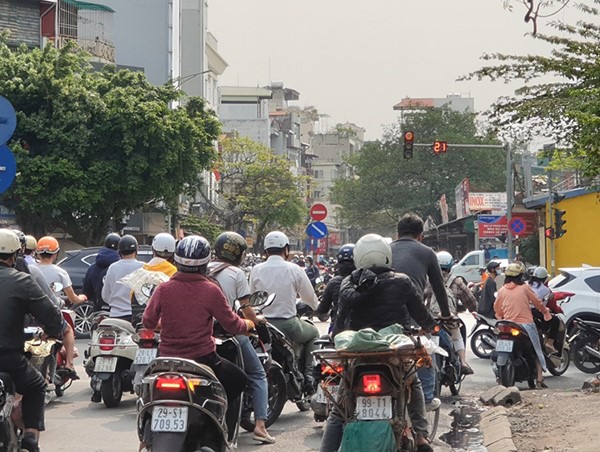 Giao thông lộn xộn vì đèn tín hiệu rẽ phải