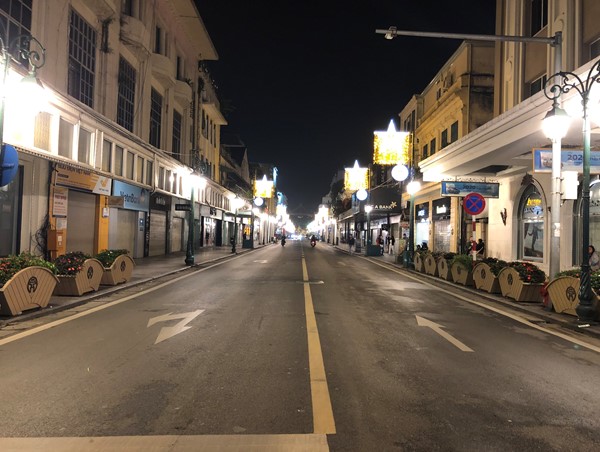 [Ảnh] Phố phường Hà Nội cũng “nín thở” vì dịch