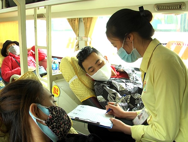 Khuyến cáo của Bộ Y tế: “Nếu ho, sốt, khó thở thì không nên đi phương tiện công cộng”