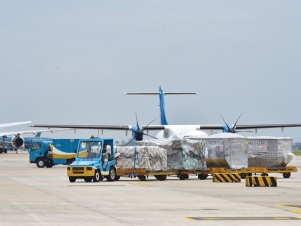 Thấy gì từ việc Tổng Công ty Cảng Hàng không Việt Nam “chia sẻ khó khăn” với các hãng bay?