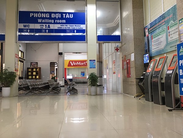 Ga Hà Nội “vắng  như chùa Bà Đanh” trong dịch Covid-19