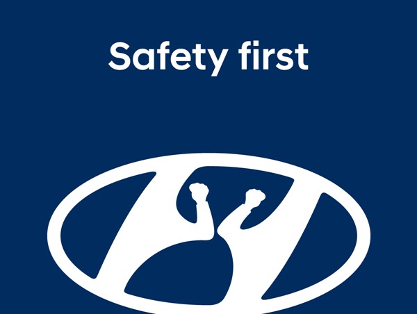 Mercedes và Hyundai cũng biến tấu logo ủng hộ việc cách ly xã hội