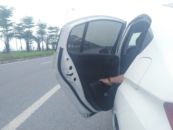 Mở cửa ô tô không an toàn bị xử phạt như thế nào?