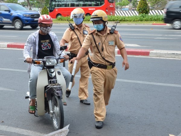 Khi nào Cảnh sát giao thông được dừng phương tiện để kiểm tra giấy tờ?