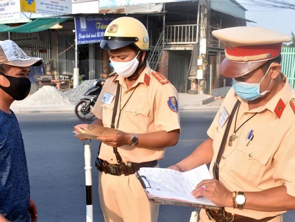 Phòng CSGT Công an Hà Nội khuyến khích người dân nộp tiền vi phạm qua bưu điện