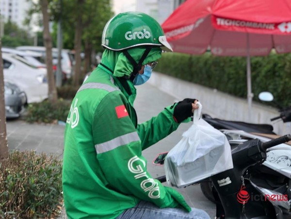 Shipper thấp thỏm chờ tin nhắn xác nhận của Sở GTVT