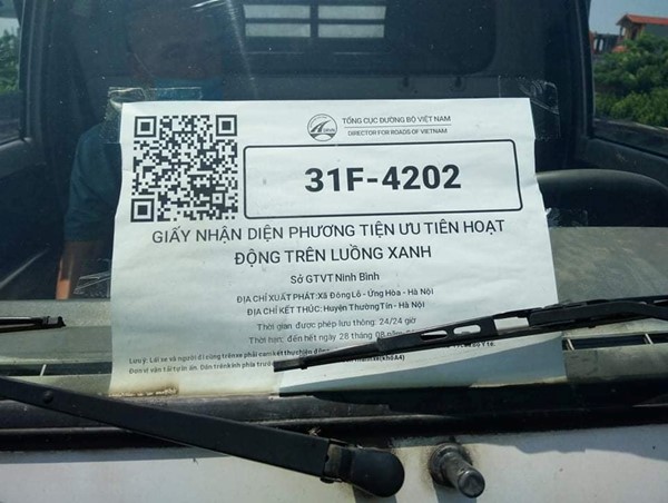 Phát hiện nhiều xe ô tô sử dụng giấy luồng xanh có dấu hiệu bị làm giả