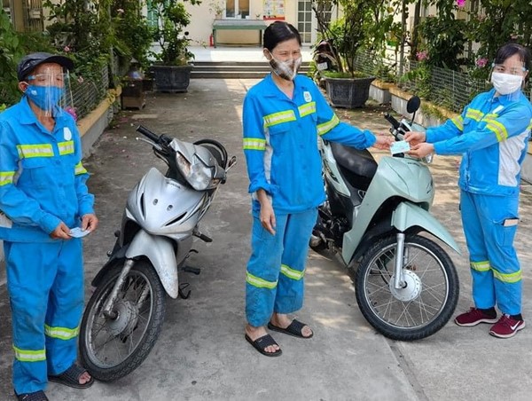 Hành động ấm tình người của nữ lao công bị cướp xe trong đêm