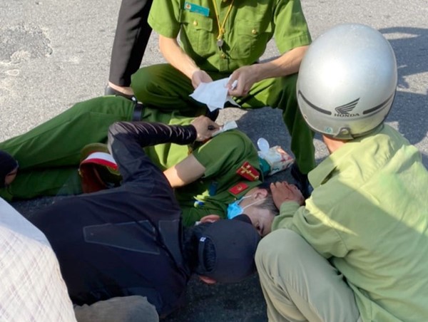 Nam thanh niên “thông chốt” kiểm soát dịch đâm trọng thương một chiến sỹ Cảnh sát