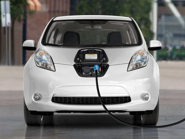 Đề xuất giảm 50% phí trước bạ đối với xe ô tô điện