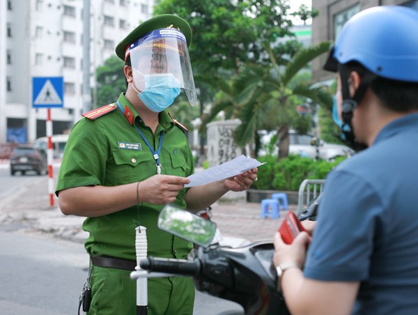 Người lao động cần làm gì khi bị doanh nghiệp “ép” ra đường không chính đáng?