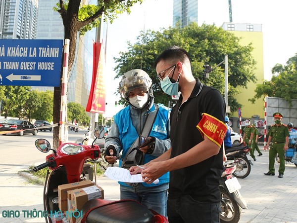 Liên ngành kiểm soát Covid-19 phát hiện đối tượng tàng trữ vũ khí