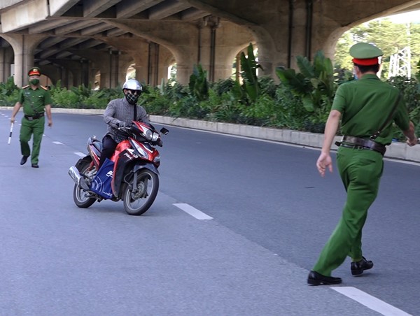 Phòng, chống dịch Covid ngày 21/8: Người dân vẫn ra đường không có lý do chính đánh