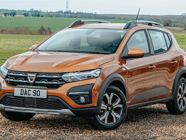 Cận cảnh chiếc Dacia Sandero có giá thấp hơn 100 triệu đồng so với Huyndai i10