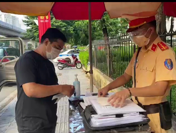 Hà Nội có 967 trường hợp trở về từ vùng dịch đang cách ly, quản lý