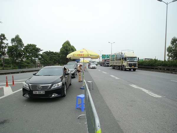 Phân luồng nhiều tầng, giao thông thông thoáng tại các chốt kiểm soát vùng 1