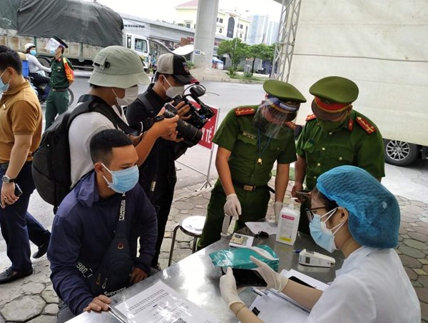 Quét mã QR-code ra kết quả “giấy một đằng, người một nẻo“