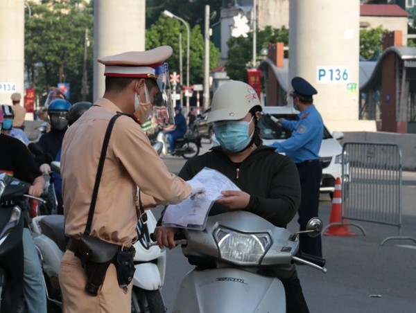 12 tổ cơ động mạnh kiểm soát 15.427  lượt người trong ngày cuối tuần