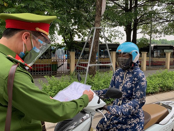 24h: Lập hồ sơ, xử phạt 79 trường hợp vi phạm phòng, chống dịch trong thành phố