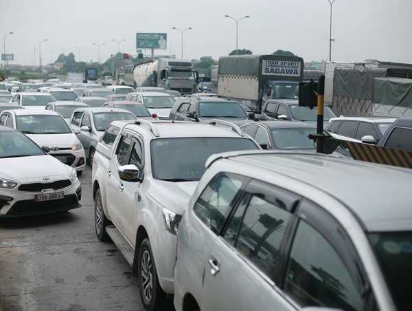 Phương tiện tăng theo cấp số nhân tại chốt cửa ngõ sau ngày nới lỏng