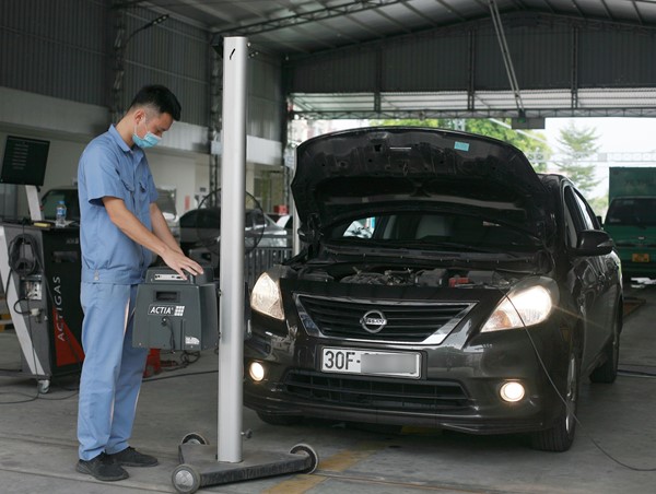  Đăng kiểm theo quy định mới: Nhiều chủ xe ô tô cá nhân vẫn thắc mắc về phí đường bộ