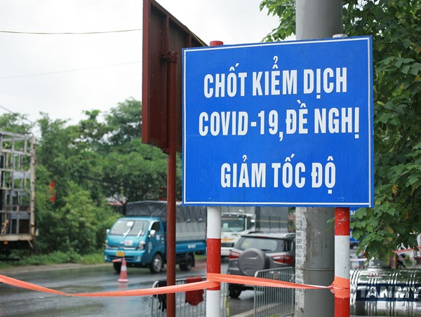 24h: Hơn 1.000 phương tiện phải quay đầu ở chốt cửa ngõ Hà Nội ngày 13/10