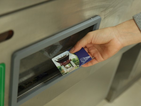 Nhận thẻ miễn, giảm phí dễ dàng tại quầy vé Cát Linh - Hà Đông