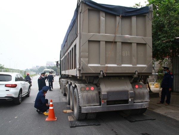 Hà Nội: Tăng cường xử lý xe quá khổ quá tải sau giãn cách