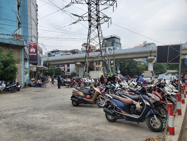 Doanh nghiệp trông giữ xe cam kết chấm dứt nạn “chặt chém” hành khách đi tàu Cát Linh - Hà Đông