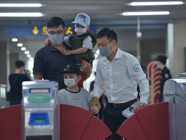 Hàng chục nghìn vé tháng tàu Cát Linh – Hà Đông được bán ra trong tuần đầu thu phí