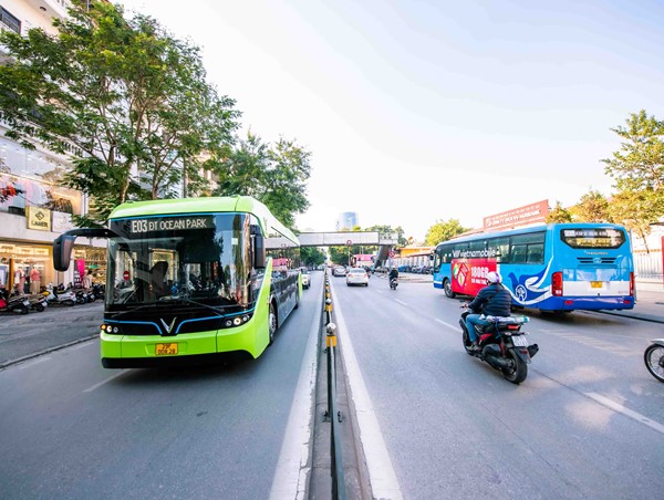 Kỳ công nâng cấp vận tải hành khách công cộng kết hợp năng lượng sạch