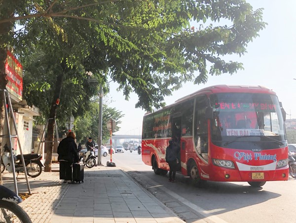 Xử phạt 50 xe khách "rề rà” đón khách trong nửa tháng qua