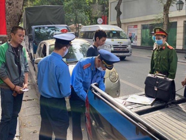 Hàng trăm bãi trông, giữ xe trái phép bị xử phạt trong năm 2021