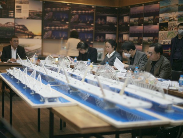 Tổ chức chấm giải cuộc thi thiết kế phương án kiến trúc cầu Trần Hưng Đạo