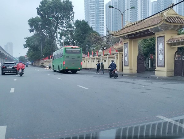 Xe khách “bẻ” tuyến, gây rối loạn giao thông trục đường QL 32