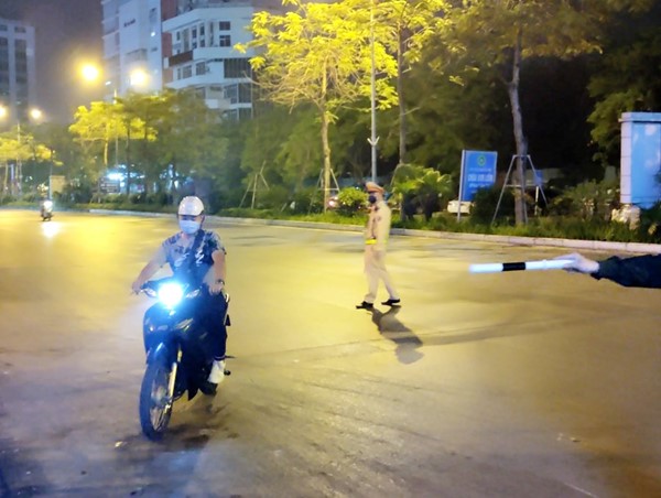 Cố tình lạng lách “thông chốt” khi thấy tổ liên ngành 141