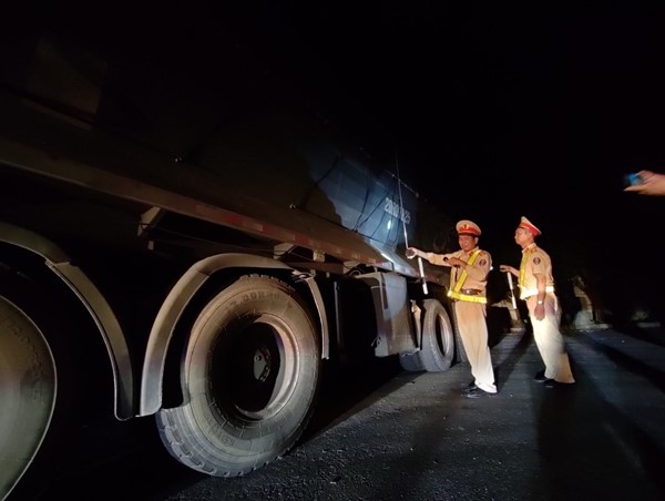 Cục Cảnh sát giao thông: Căng mình túc trực để xe cơi nới, quá khổ, quá tải sạch bóng trên cao tốc