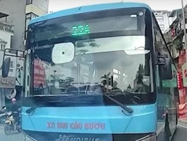 Xí nghiệp xe buýt Cầu Bươu rút kinh nghiệm sau vụ xe buýt lấn làn, chặn đầu xe con