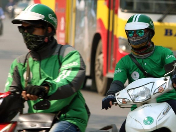 Grab thu phụ phí “nắng nóng” để bù thâm hụt do mất đối tác?