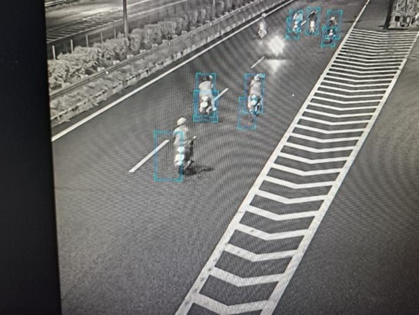 Ngăn chặn 20 xe mô tô đi thành đoàn trên cao tốc TP Hồ Chí Minh - Long Thành - Dầu Giây