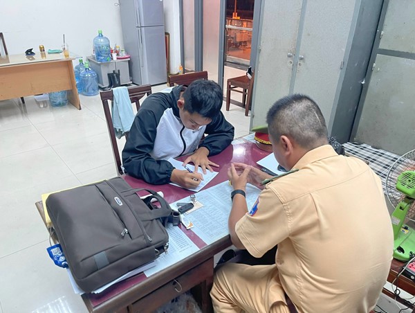 Xử lý nam thanh niên “đá lửa” trong hầm chui cầu Trần Thị Lý