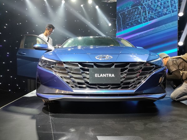 Hyundai tung mẫu Elantra All New 2023 với mức giá từ 599 triệu đồng
