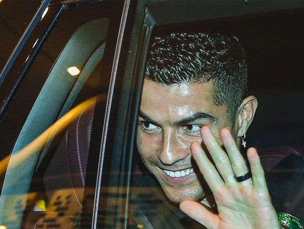Ronaldo rạng rỡ tại Saudi Arabia