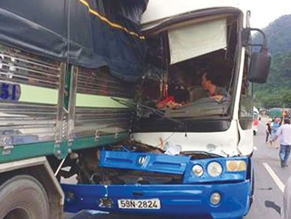 Trao cúp Vô Lăng Vàng cho tài xế cứu xe khách mất phanh