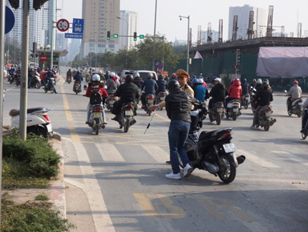 Xử lý phương tiện lấn làn buýt BRT: Không quyết liệt, khó hoàn thành mục tiêu
