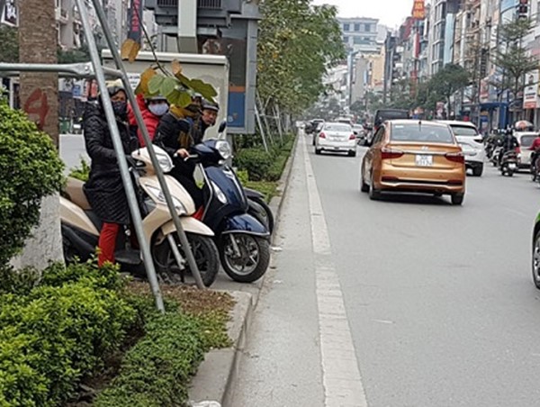 Điểm mở dải phân cách gây mất an toàn trên phố Xã Đàn