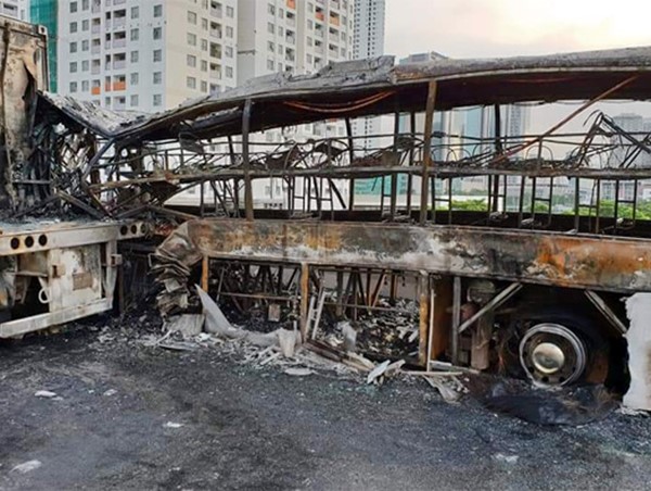 Xe khách cháy trên đường vành đai 3 không truyền dữ liệu giám sát hành trình